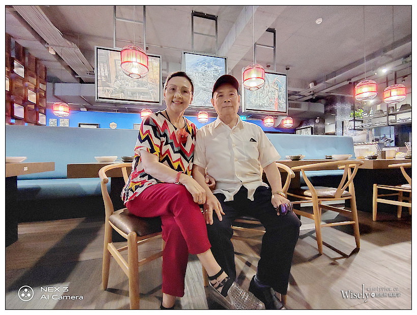 汐止吃到飽。藝爐晏 火鍋美術館︱單人享用NT399起，在畫廊裡品嚐火鍋點心～鮮切肉品+鮮蔬菇餃+自製小菜+甜點水果+冰品飲料，加100元送海鮮盤乙份