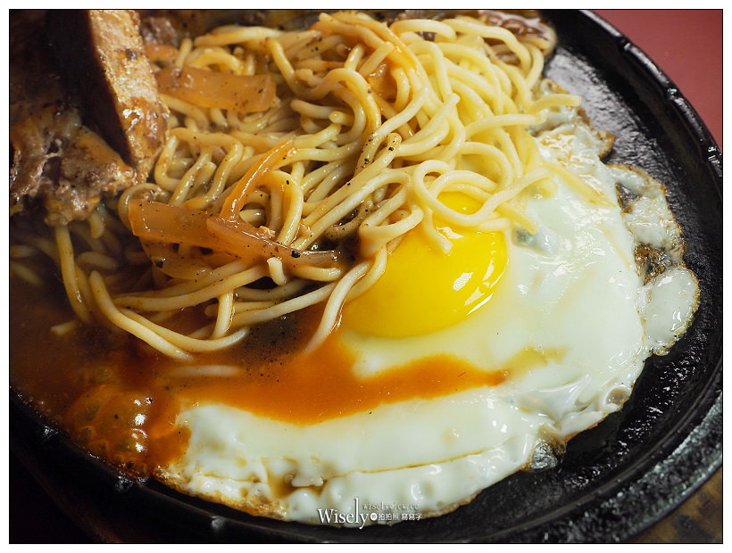 宜蘭五結。佳樂牛排館(菜單分享)︱平價老字號鐵板牛排，提供酥皮濃湯紅茶喝到飽，鄰近冬山河公園有停車場～冬山河美食 x 五結美食 x 宜蘭牛排 x 宜蘭美食