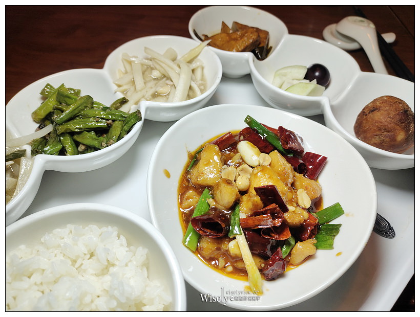 台北大安。花神咖啡私廚 de Flora Restaurant & Café 師大店︱中式熱炒與西點午茶，裝潢空間仿法國巴黎花神咖啡，適合聚會聊天拍照～捷運台電大樓站美食