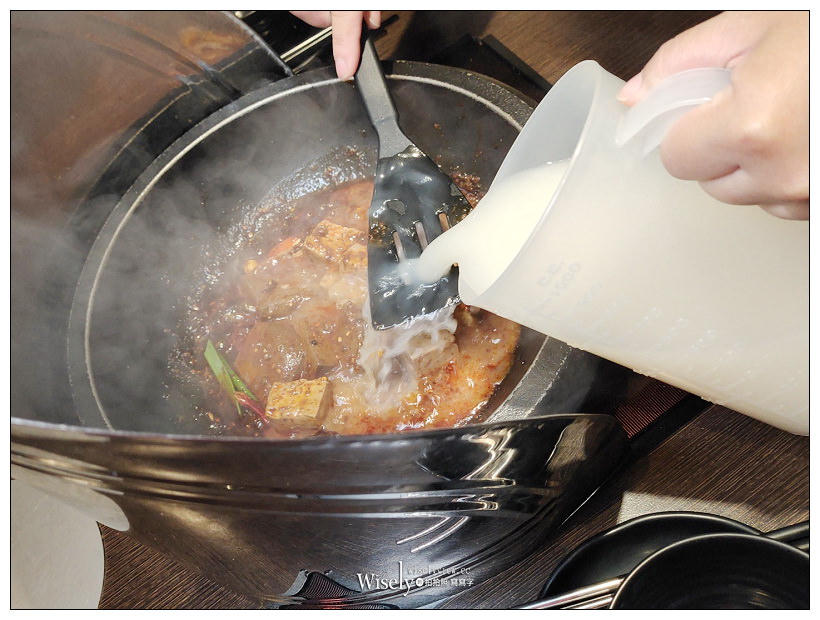 台北。肉多多火鍋 中山北店︱全新「爆炒川府麻辣湯」及全新套餐單品，可使用三倍券消費與多項抽獎活動(7/1-8/31)～捷運台北車站美食 x 中山北路火鍋