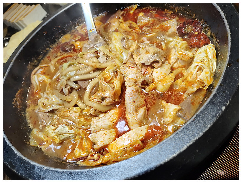 台北。肉多多火鍋 中山北店︱全新「爆炒川府麻辣湯」及全新套餐單品，可使用三倍券消費與多項抽獎活動(7/1-8/31)～捷運台北車站美食 x 中山北路火鍋