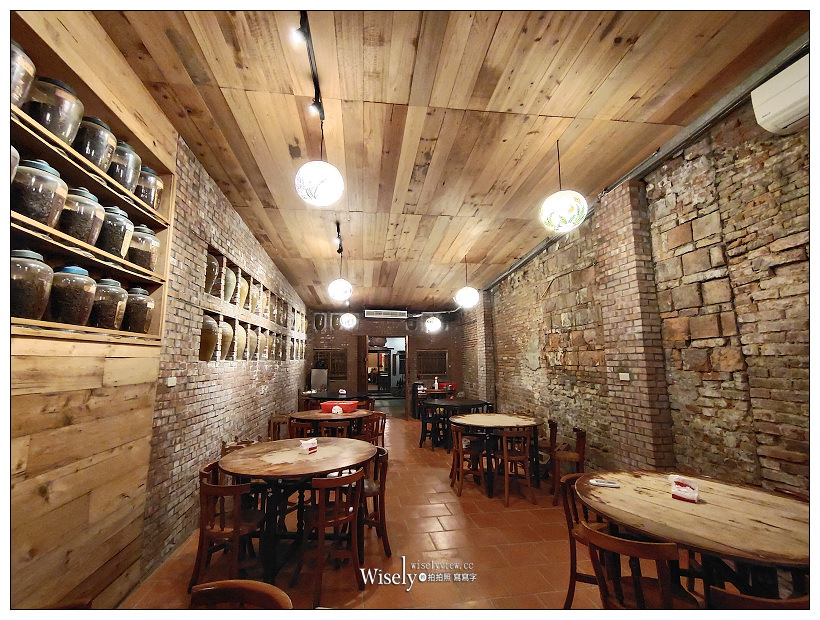 台南美食。筑馨居 無菜單料理︱在清朝百年懷舊老宅裡享用古早台灣味，相鄰神農街與河樂廣場，用餐需事先預約為佳，均一價NT500／人～台南中西區美食