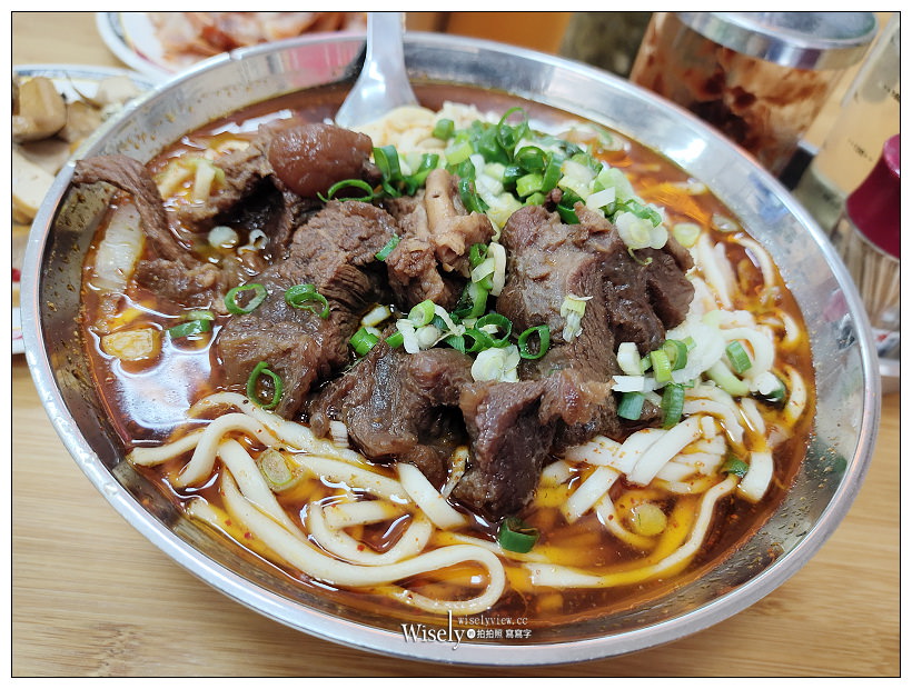 永和美食。蔡家黃牛肉麵（原中壢川味）︱麵多湯濃肉大塊，近樂華夜市保平路上～樂華夜市美食 x 永和四號公園美食 x 捷運永安市場站美食 x 永和牛肉麵