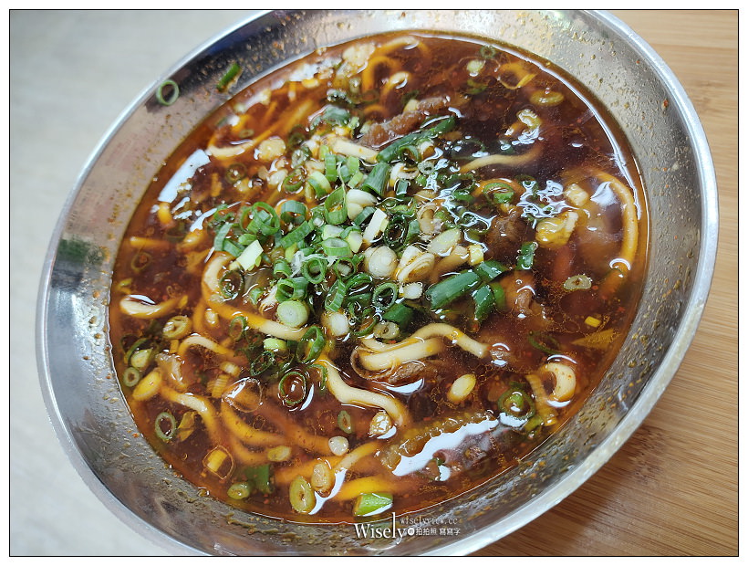 永和美食。蔡家黃牛肉麵（原中壢川味）︱麵多湯濃肉大塊，近樂華夜市保平路上～樂華夜市美食 x 永和四號公園美食 x 捷運永安市場站美食 x 永和牛肉麵