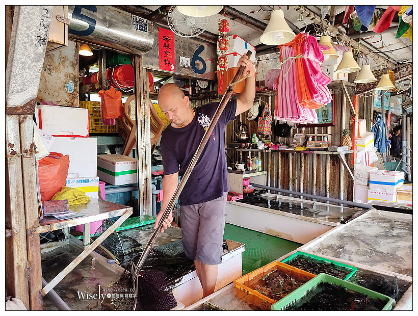 基隆美食 和平島觀光漁市大街。35活海鮮餐廳︱在地人氣熱炒店，可現買付費代客料理，相鄰彩虹漁港