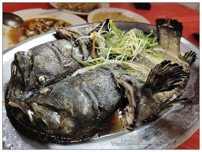 基隆美食 和平島觀光漁市大街。35活海鮮餐廳︱在地人氣熱炒店，可現買付費代客料理，相鄰彩虹漁港