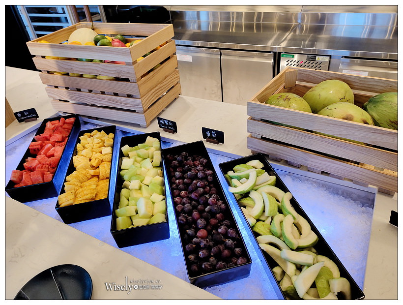 桃園和逸飯店。COZZI Blu︱以海洋為元素的國際型飯店，特色船艙酒吧與碼頭市集風格餐廳，相鄰機捷與高鐵交通便利～桃園住宿 x 華泰名品城(置地廣場)