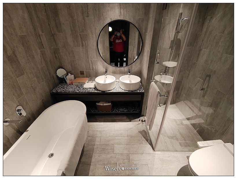 桃園和逸飯店。COZZI Blu︱以海洋為元素的國際型飯店，特色船艙酒吧與碼頭市集風格餐廳，相鄰機捷與高鐵交通便利～桃園住宿 x 華泰名品城(置地廣場)