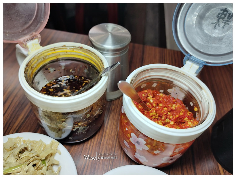 花蓮美食。128清燉牛羊肉拉麵店︱湯頭清甜牛肉大塊軟嫩，自製小菜不單只是好吃，價格實惠味道一流～花蓮清燉牛肉麵  x 花蓮小吃 x 花蓮福容大飯店美食