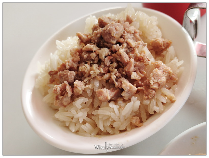 台中西區美食。民生嘉義米糕︱甘甜柴魚湯佐甜辣醬米糕，近一甲子在地銅板價早午餐～台中美食 x 台中小吃 x 台中車站美食 x 台中文創園區美食