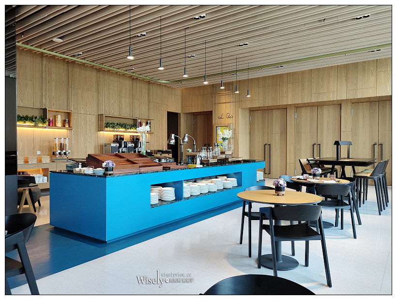 南港老爺行旅。Soft Ktichen︱秋季全新套餐料理500元起，中菜元素融入西餐；菠菜黑米雞肉捲襯金沙南瓜醬汁、爐烤梅花豬搭松露燉飯佐腐乳醬汁~南港美食