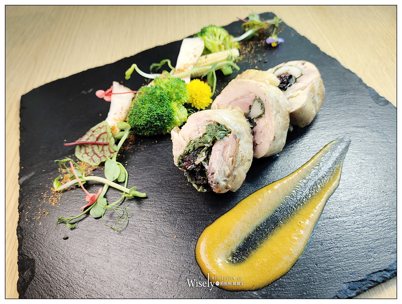 南港老爺行旅。Soft Ktichen︱秋季全新套餐料理500元起，中菜元素融入西餐；菠菜黑米雞肉捲襯金沙南瓜醬汁、爐烤梅花豬搭松露燉飯佐腐乳醬汁~南港美食