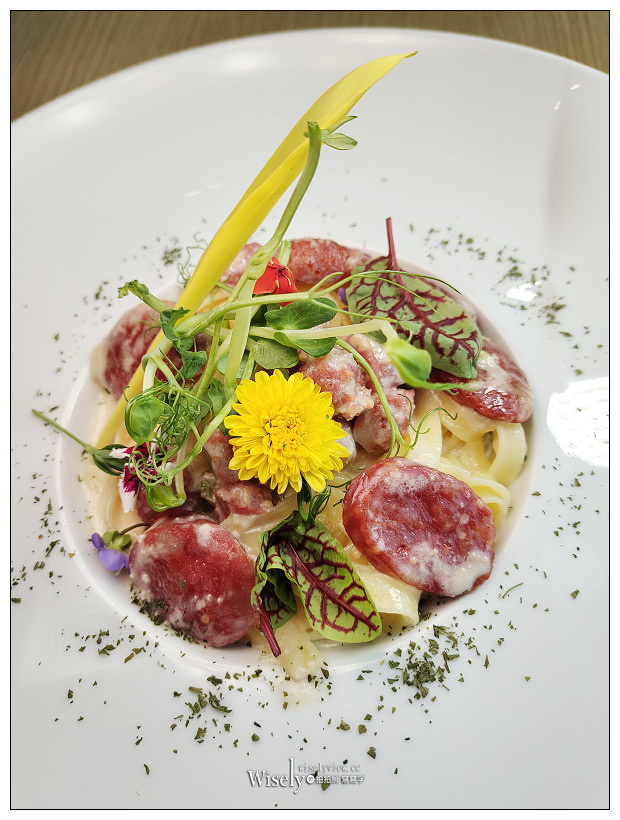 南港老爺行旅。Soft Ktichen︱秋季全新套餐料理500元起，中菜元素融入西餐；菠菜黑米雞肉捲襯金沙南瓜醬汁、爐烤梅花豬搭松露燉飯佐腐乳醬汁~南港美食