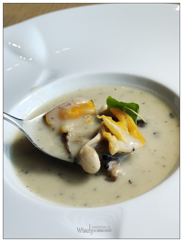 南港老爺行旅。Soft Ktichen︱秋季全新套餐料理500元起，中菜元素融入西餐；菠菜黑米雞肉捲襯金沙南瓜醬汁、爐烤梅花豬搭松露燉飯佐腐乳醬汁~南港美食