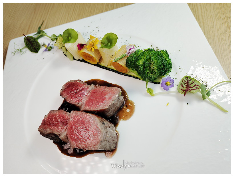 南港老爺行旅。Soft Ktichen︱秋季全新套餐料理500元起，中菜元素融入西餐；菠菜黑米雞肉捲襯金沙南瓜醬汁、爐烤梅花豬搭松露燉飯佐腐乳醬汁~南港美食