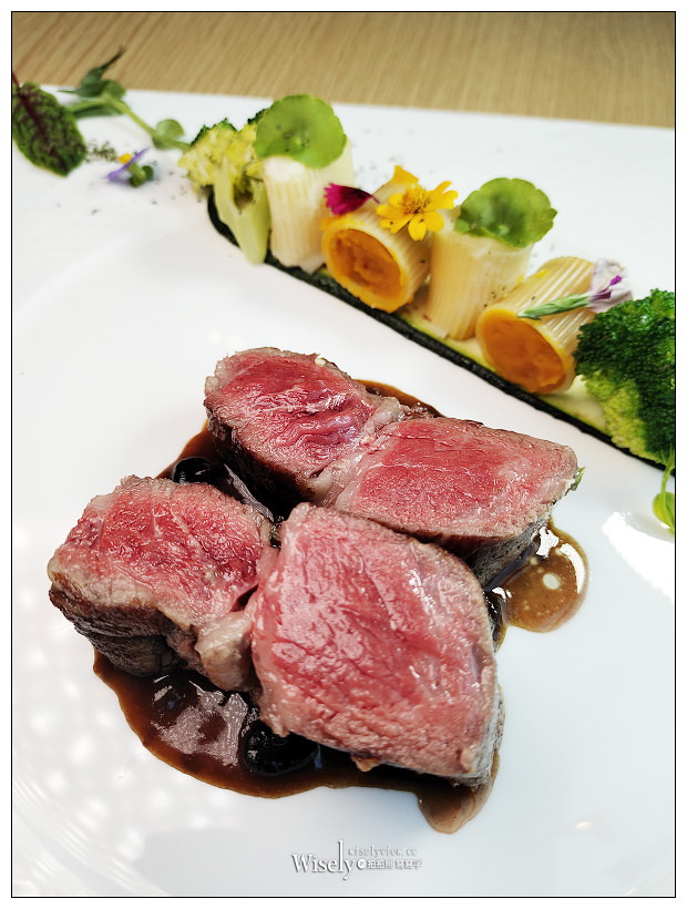 南港老爺行旅。Soft Ktichen︱秋季全新套餐料理500元起，中菜元素融入西餐；菠菜黑米雞肉捲襯金沙南瓜醬汁、爐烤梅花豬搭松露燉飯佐腐乳醬汁~南港美食