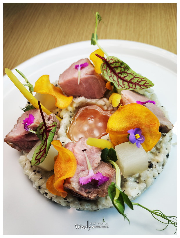 南港老爺行旅。Soft Ktichen︱秋季全新套餐料理500元起，中菜元素融入西餐；菠菜黑米雞肉捲襯金沙南瓜醬汁、爐烤梅花豬搭松露燉飯佐腐乳醬汁~南港美食