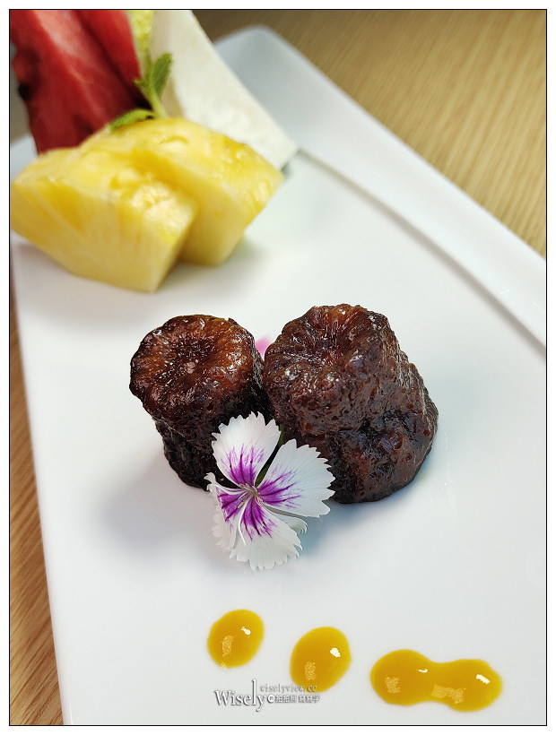 南港老爺行旅。Soft Ktichen︱秋季全新套餐料理500元起，中菜元素融入西餐；菠菜黑米雞肉捲襯金沙南瓜醬汁、爐烤梅花豬搭松露燉飯佐腐乳醬汁~南港美食