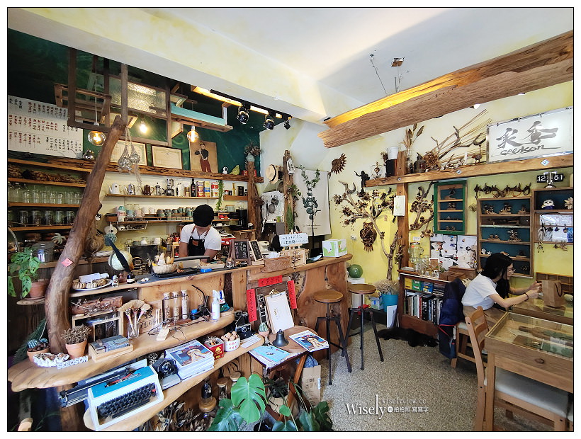 花蓮美食。實季 食記。Seedson Coffee︱文青花草系咖啡空間，手作輕食飲品有水準，相鄰花蓮文創園區，貓咪坐陪老宅咖啡店~必嚐熱壓三明治與焙茶拿鐵