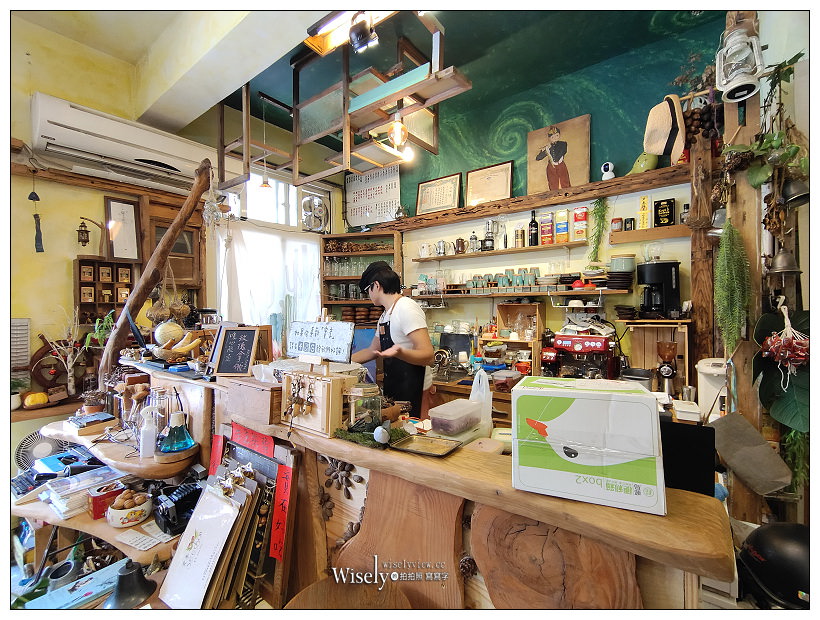 花蓮美食。實季 食記。Seedson Coffee︱文青花草系咖啡空間，手作輕食飲品有水準，相鄰花蓮文創園區，貓咪坐陪老宅咖啡店~必嚐熱壓三明治與焙茶拿鐵