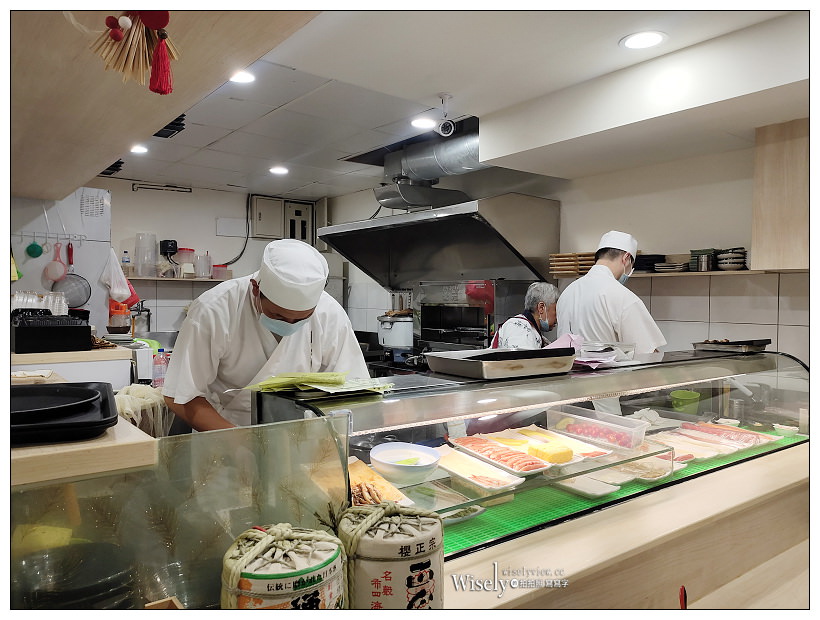 台北大安。日鑫壽司~丼飯、烤物、刺身︱平價好吃的職人壽司,還有隱藏版生魚片蛋糕~東區216巷美食 x 捷運忠孝敦化站美食 x 國父紀念館美食 x 台北壽司推薦 台北大安。日鑫壽司~丼飯、烤物、刺身︱平價好吃的職人壽司,還有隱藏版生魚片蛋糕~東區216巷美食 x 捷運忠孝敦化站美食 x 國父紀念館美食 x 台北壽司推薦