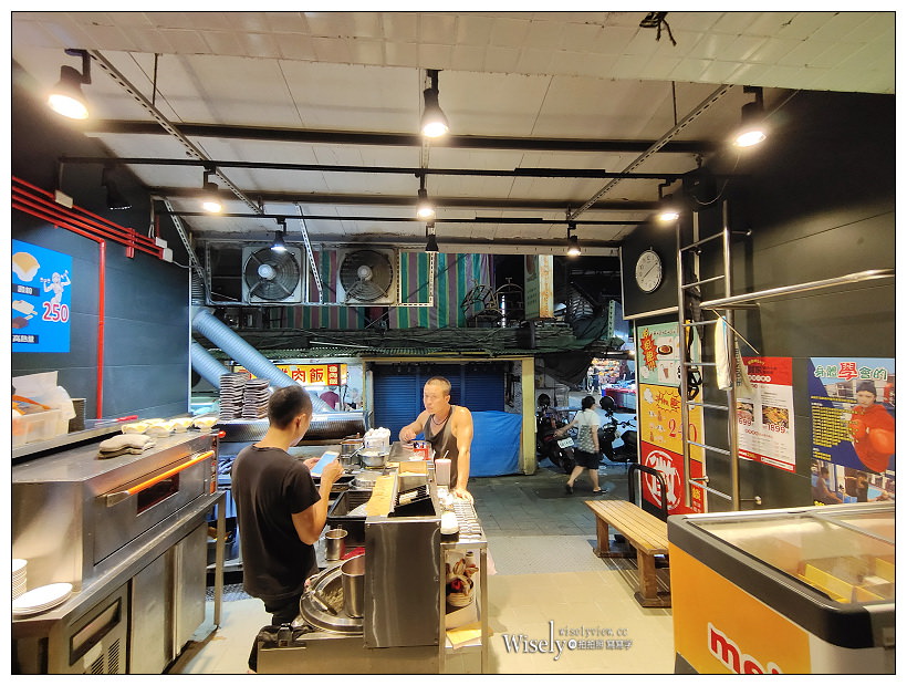 士林夜市美食。五豬牛排︱大份量軟嫩超厚牛排，附紅茶、酥皮濃湯與明治雪糕～捷運士林站美食 x 劍潭美食