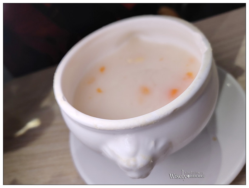 士林夜市美食。五豬牛排︱大份量軟嫩超厚牛排，附紅茶、酥皮濃湯與明治雪糕～捷運士林站美食 x 劍潭美食