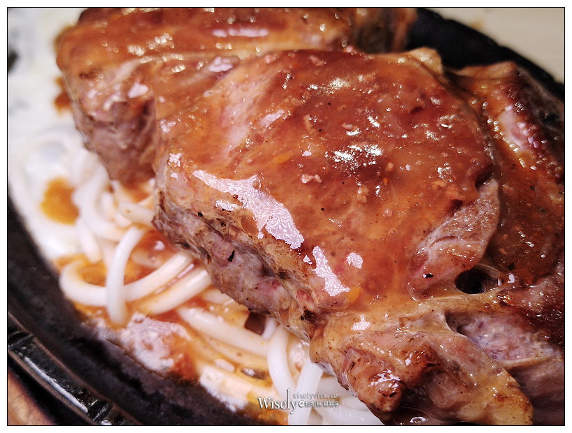 士林夜市美食。五豬牛排︱大份量軟嫩超厚牛排，附紅茶、酥皮濃湯與明治雪糕～捷運士林站美食 x 劍潭美食