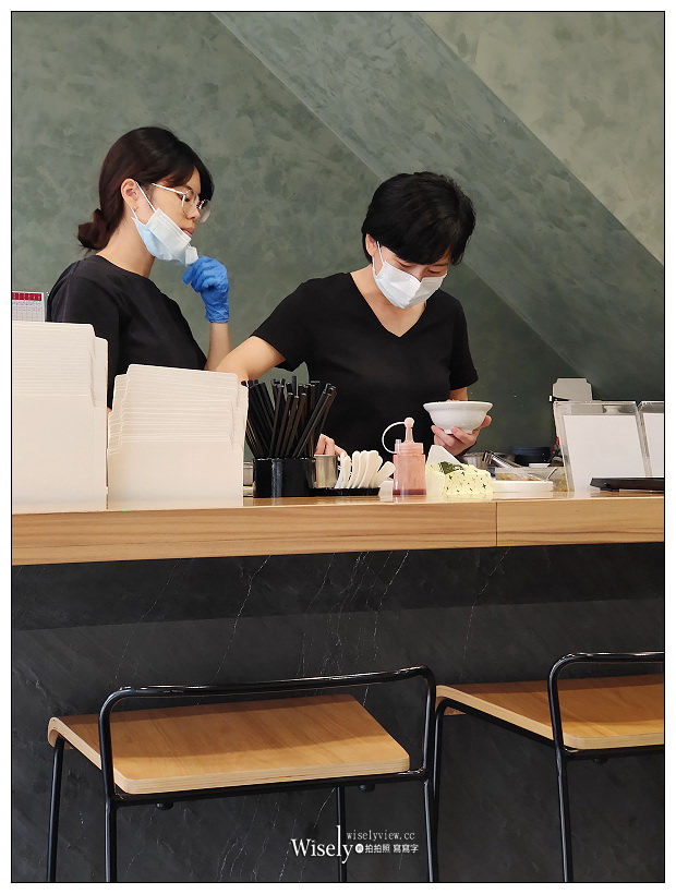 台中西屯。金爌爌肉飯︱相鄰台中朝馬站與秋紅谷旁的文青裝潢小吃，單價略高～台中焢肉飯 x 台中便當