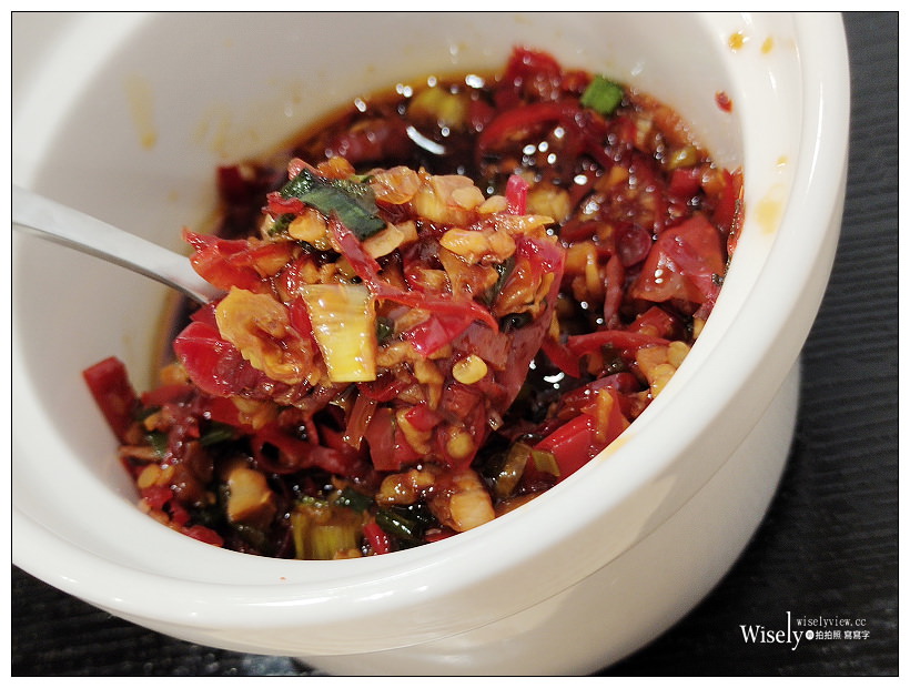 台中西屯。金爌爌肉飯︱相鄰台中朝馬站與秋紅谷旁的文青裝潢小吃，單價略高～台中焢肉飯 x 台中便當