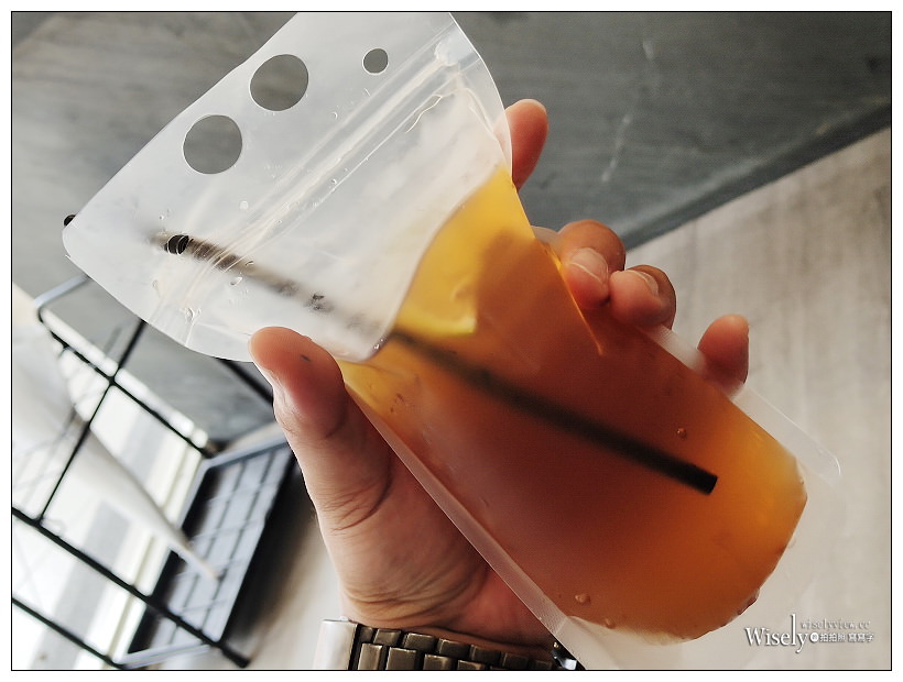 台中西屯。金爌爌肉飯︱相鄰台中朝馬站與秋紅谷旁的文青裝潢小吃，單價略高～台中焢肉飯 x 台中便當