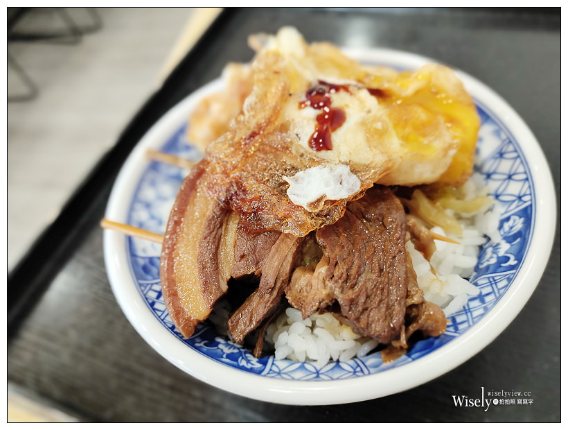 台中西屯。金爌爌肉飯︱相鄰台中朝馬站與秋紅谷旁的文青裝潢小吃，單價略高～台中焢肉飯 x 台中便當
