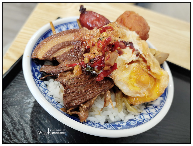 台中西屯。金爌爌肉飯︱相鄰台中朝馬站與秋紅谷旁的文青裝潢小吃，單價略高～台中焢肉飯 x 台中便當
