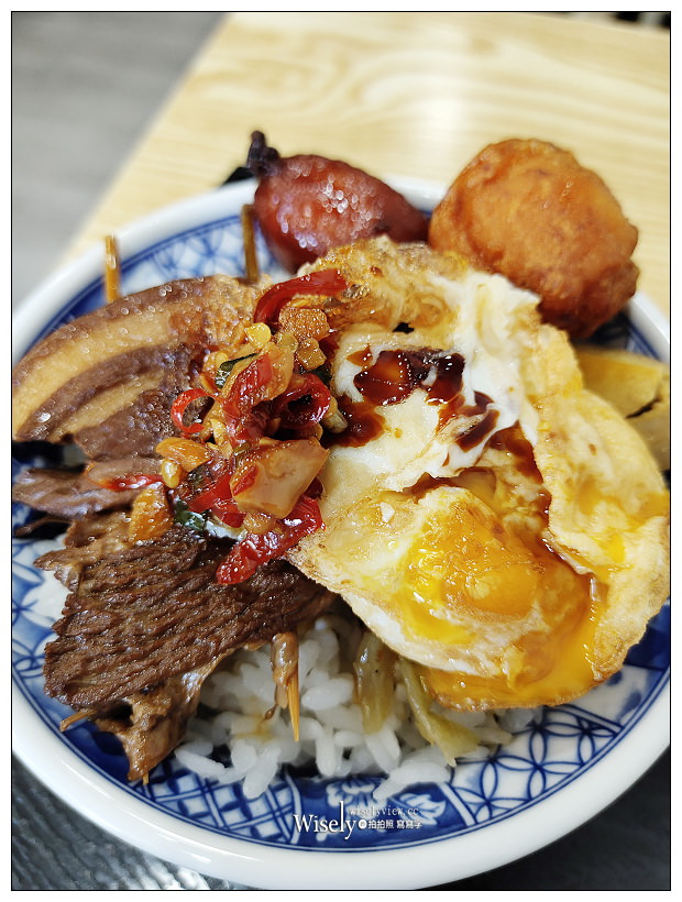 台中西屯。金爌爌肉飯︱相鄰台中朝馬站與秋紅谷旁的文青裝潢小吃，單價略高～台中焢肉飯 x 台中便當