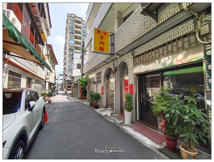 中和美食。蔡家牛肉麵︱招牌清燉牛肉麵好滋味，鄰近捷運環狀線秀朗橋站，在地巷弄的排隊名店～中和牛肉麵 x 中和秀朗橋美食 x 新北市中永和牛肉麵推薦