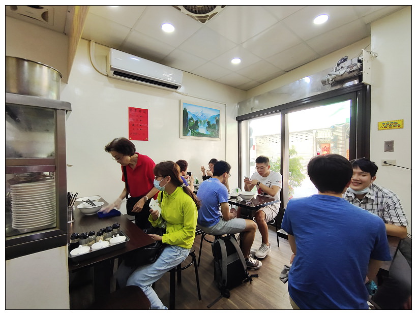 中和美食。蔡家牛肉麵︱招牌清燉牛肉麵好滋味，鄰近捷運環狀線秀朗橋站，在地巷弄的排隊名店～中和牛肉麵 x 中和秀朗橋美食 x 新北市中永和牛肉麵推薦