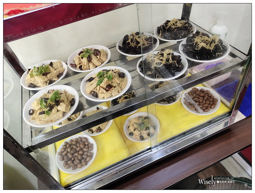 中和美食。蔡家牛肉麵︱招牌清燉牛肉麵好滋味，鄰近捷運環狀線秀朗橋站，在地巷弄的排隊名店～中和牛肉麵 x 中和秀朗橋美食 x 新北市中永和牛肉麵推薦