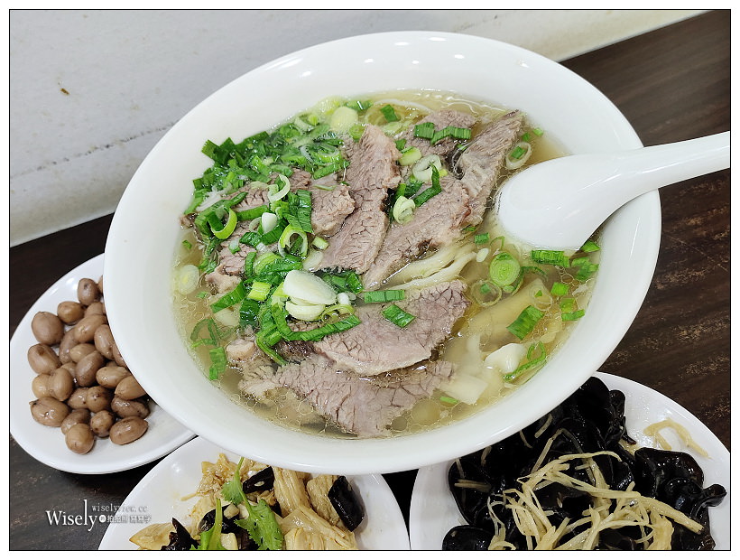 中和美食。蔡家牛肉麵︱招牌清燉牛肉麵好滋味，鄰近捷運環狀線秀朗橋站，在地巷弄的排隊名店～中和牛肉麵 x 中和秀朗橋美食 x 新北市中永和牛肉麵推薦