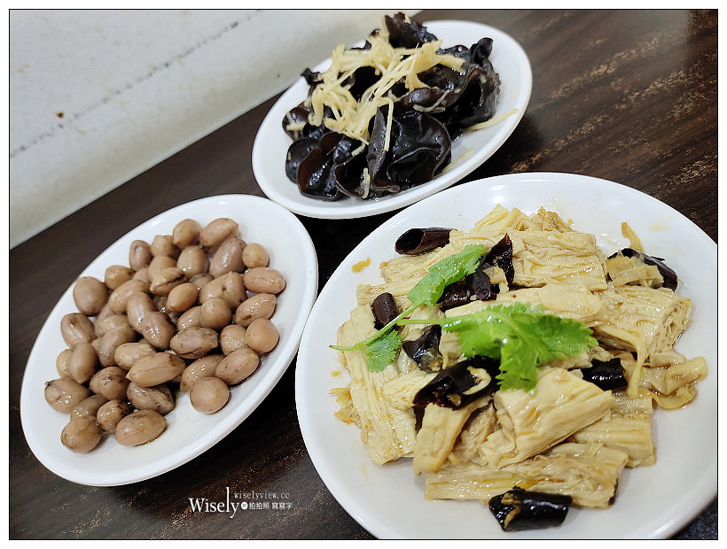 中和美食。蔡家牛肉麵︱招牌清燉牛肉麵好滋味，鄰近捷運環狀線秀朗橋站，在地巷弄的排隊名店～中和牛肉麵 x 中和秀朗橋美食 x 新北市中永和牛肉麵推薦