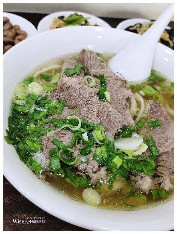 中和美食。蔡家牛肉麵︱招牌清燉牛肉麵好滋味，鄰近捷運環狀線秀朗橋站，在地巷弄的排隊名店～中和牛肉麵 x 中和秀朗橋美食 x 新北市中永和牛肉麵推薦
