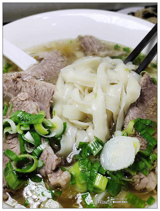 中和美食。蔡家牛肉麵︱招牌清燉牛肉麵好滋味，鄰近捷運環狀線秀朗橋站，在地巷弄的排隊名店～中和牛肉麵 x 中和秀朗橋美食 x 新北市中永和牛肉麵推薦