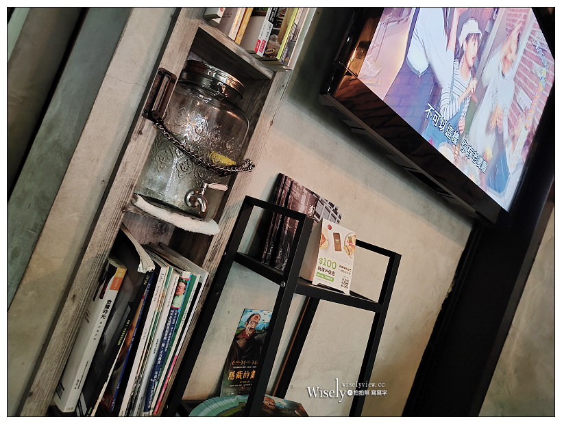 台中東區。復興咖啡交易所 FXCE︱火車新站旁的復古港式餐廳，必點超好吃的西多士，還有視覺系的奶茶咖啡～台中火車站咖啡廳 x 台中港式茶餐廳 x 台中美食