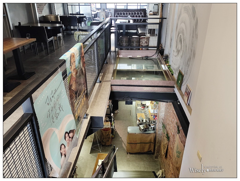 台中東區。復興咖啡交易所 FXCE︱火車新站旁的復古港式餐廳，必點超好吃的西多士，還有視覺系的奶茶咖啡～台中火車站咖啡廳 x 台中港式茶餐廳 x 台中美食