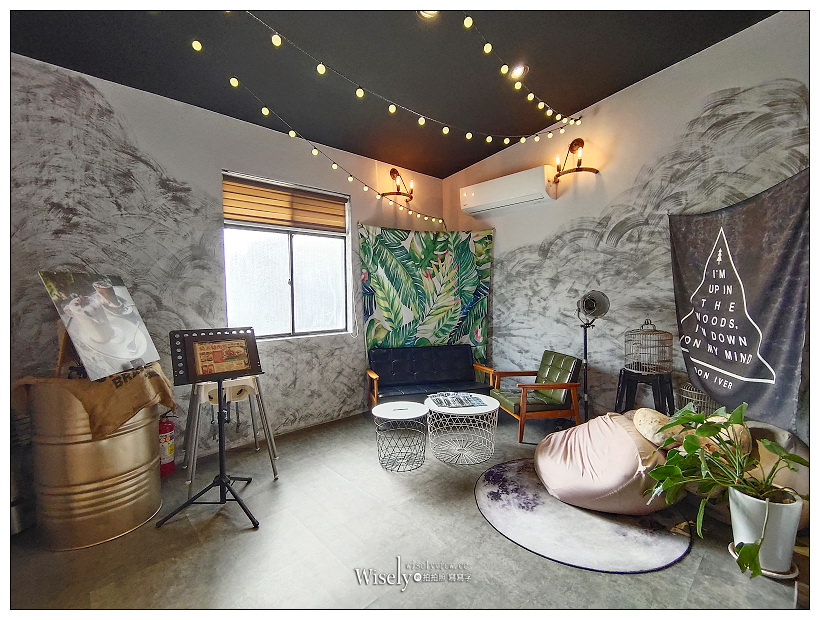 台中東區。復興咖啡交易所 FXCE︱火車新站旁的復古港式餐廳，必點超好吃的西多士，還有視覺系的奶茶咖啡～台中火車站咖啡廳 x 台中港式茶餐廳 x 台中美食