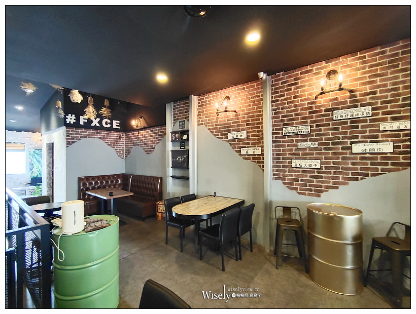 台中東區。復興咖啡交易所 FXCE︱火車新站旁的復古港式餐廳，必點超好吃的西多士，還有視覺系的奶茶咖啡～台中火車站咖啡廳 x 台中港式茶餐廳 x 台中美食