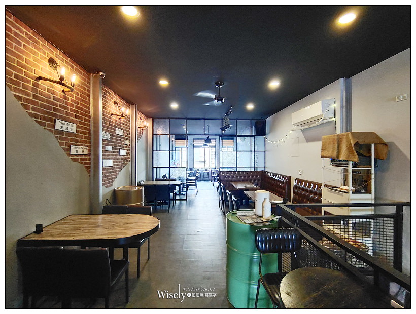 台中東區。復興咖啡交易所 FXCE︱火車新站旁的復古港式餐廳，必點超好吃的西多士，還有視覺系的奶茶咖啡～台中火車站咖啡廳 x 台中港式茶餐廳 x 台中美食