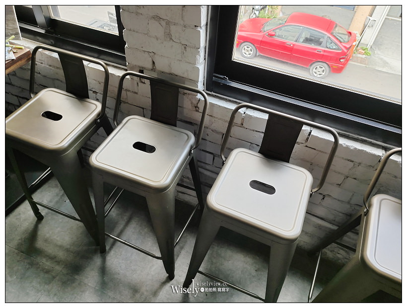 台中東區。復興咖啡交易所 FXCE︱火車新站旁的復古港式餐廳，必點超好吃的西多士，還有視覺系的奶茶咖啡～台中火車站咖啡廳 x 台中港式茶餐廳 x 台中美食