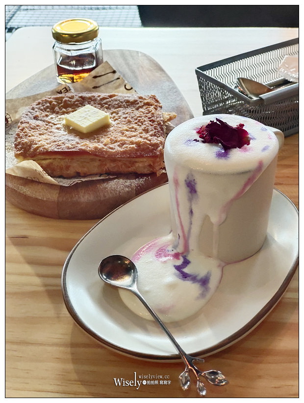 台中東區。復興咖啡交易所 FXCE︱火車新站旁的復古港式餐廳，必點超好吃的西多士，還有視覺系的奶茶咖啡～台中火車站咖啡廳 x 台中港式茶餐廳 x 台中美食