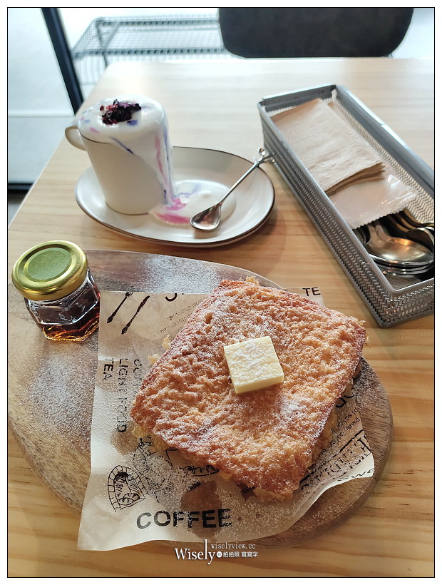 台中東區。復興咖啡交易所 FXCE︱火車新站旁的復古港式餐廳，必點超好吃的西多士，還有視覺系的奶茶咖啡～台中火車站咖啡廳 x 台中港式茶餐廳 x 台中美食