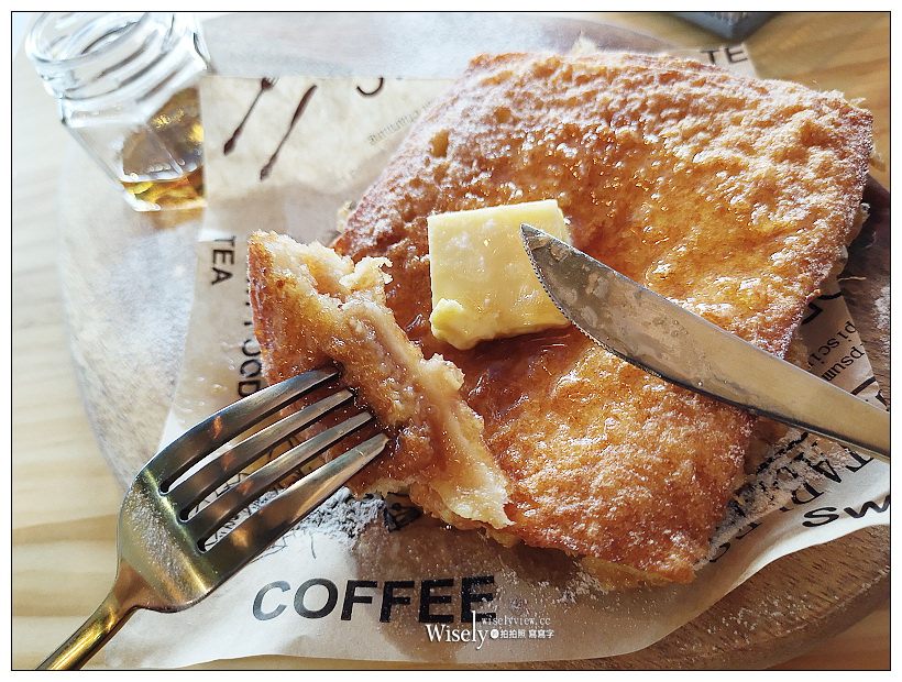 台中東區。復興咖啡交易所 FXCE︱火車新站旁的復古港式餐廳，必點超好吃的西多士，還有視覺系的奶茶咖啡～台中火車站咖啡廳 x 台中港式茶餐廳 x 台中美食